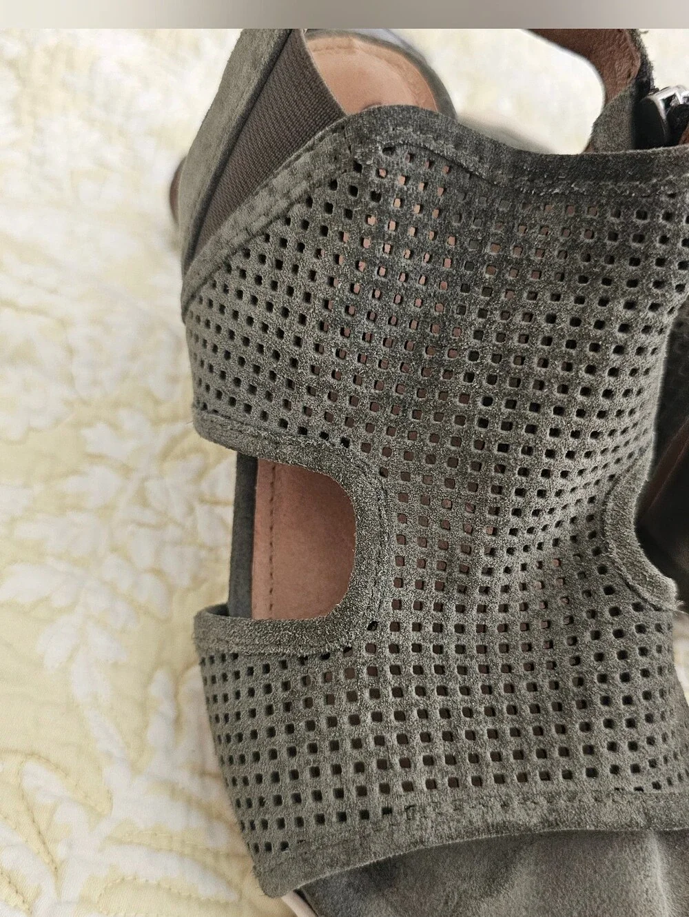 EUC - Sofft Shandi Olive Green - 6.5